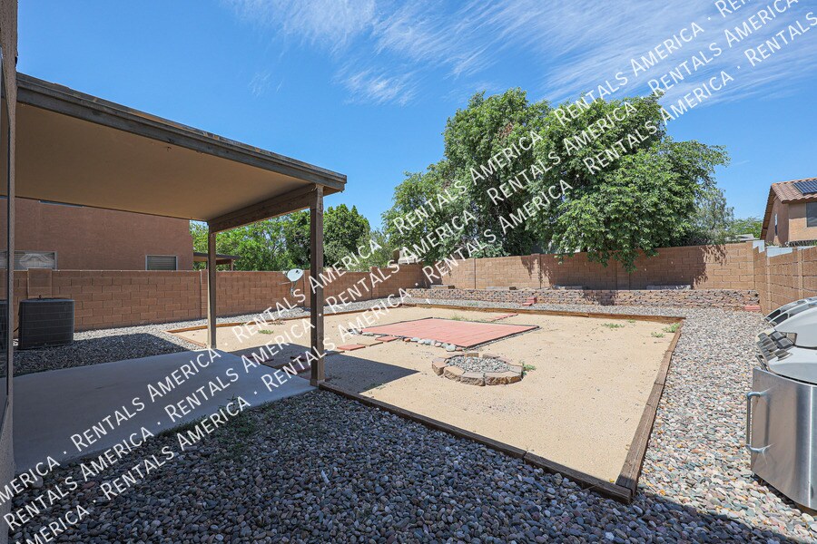 Building Photo - 12438 W Rancho Dr