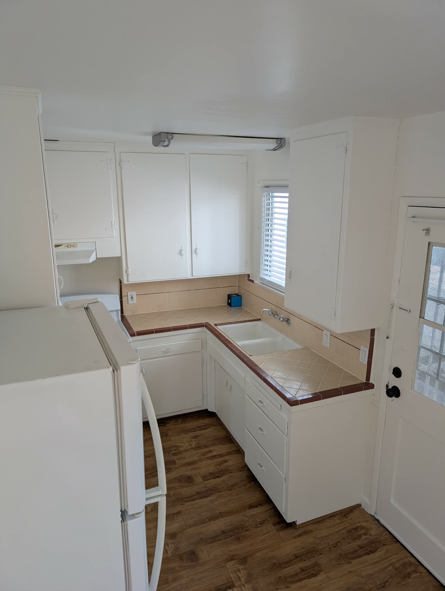 kitchen & back door - 4427 Cartwright Ave