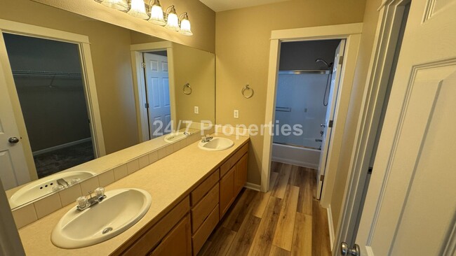 Building Photo - 3 BD I 2.5 BA Home - Fairview