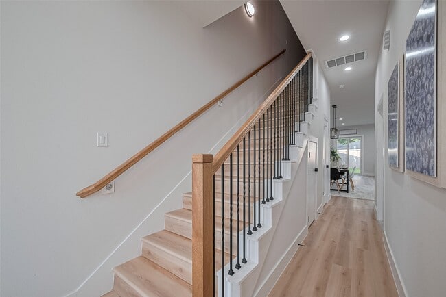 Building Photo - 3542 Mt Pleasant St
