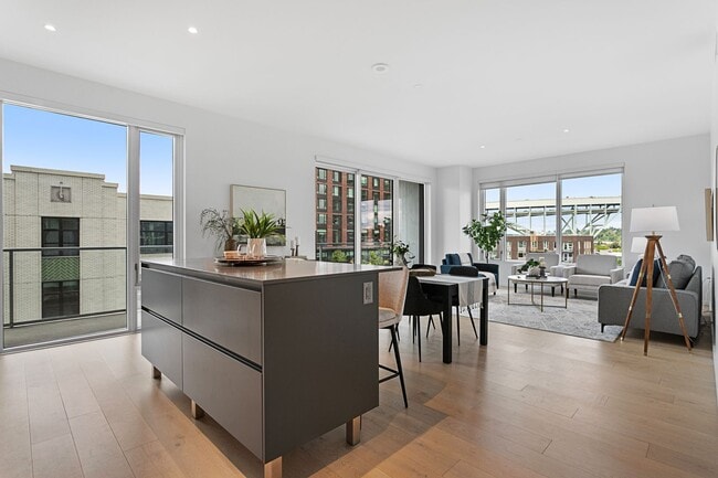 Building Photo - The Vista - 2 bed/2.5 bath Pearl District Condo w/parking/storage/concierge/most utilities/amenities