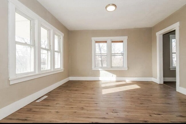 Building Photo - 4244 Laurel Ave