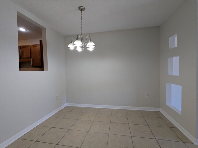 Building Photo - First Floor 1 Bedroom, 1 Bathroom Condo in...