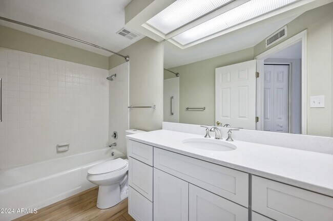 Building Photo - 17404 N 99th Ave