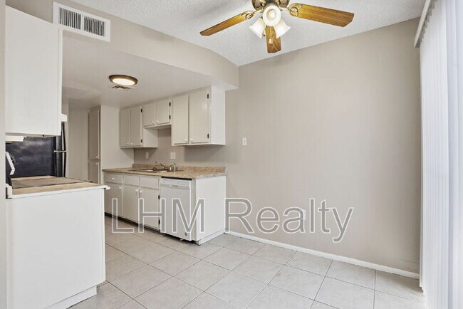 Building Photo - 860 E Brown Rd