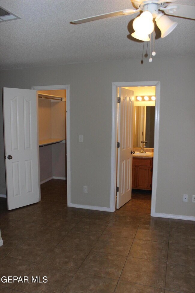 Building Photo - 13978 Vaquero Rock Dr