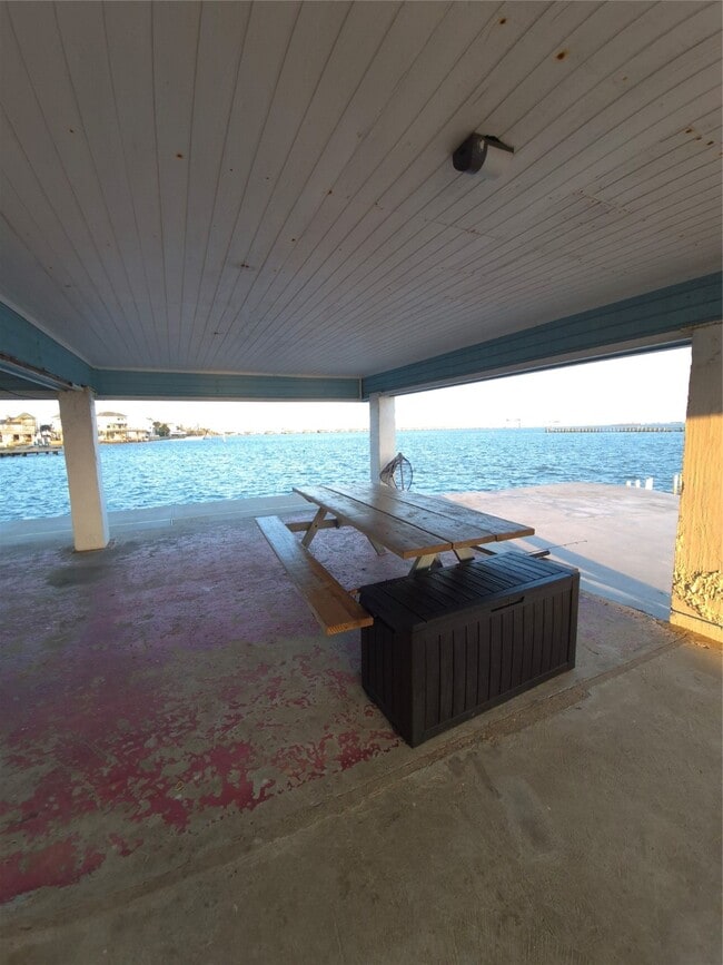 Building Photo - 500 Tiki Dr