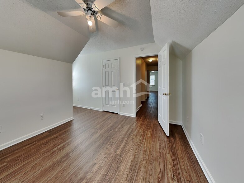 Building Photo - 272 Twin Creeks Rd