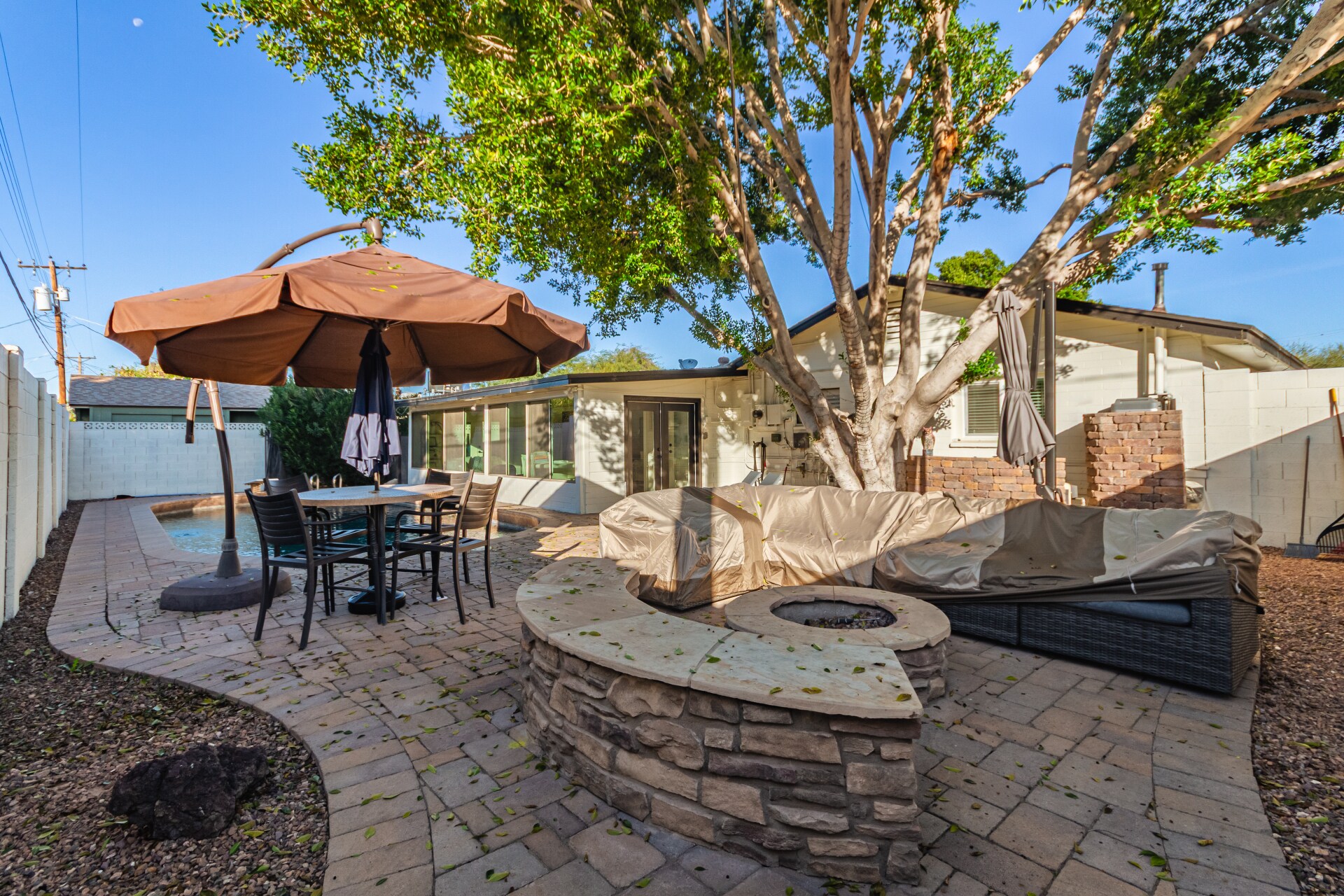 Building Photo - 1935 E Coolidge St