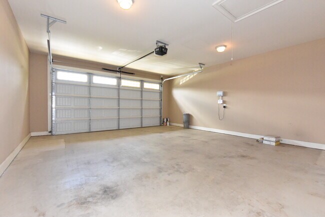 Building Photo - 1453 Cloverbrook Cir