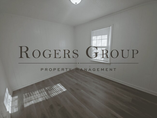 Building Photo - #450 - 412-414 Ridley St Duplex