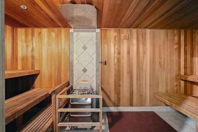 Building Photo - 400 Walnut St