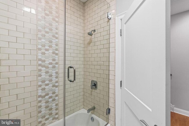 Building Photo - 2528 E Albert St