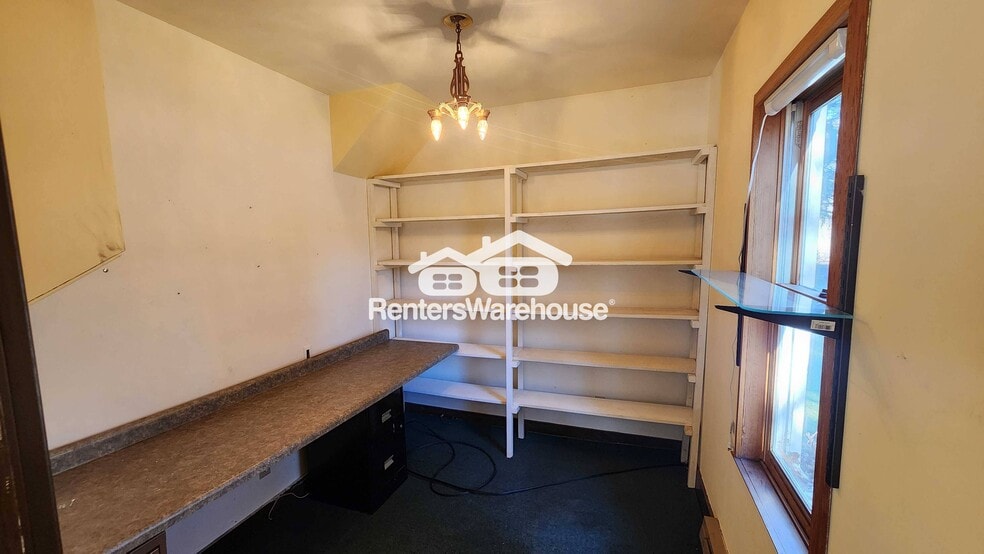 Building Photo - 1134 Rustic Rd 4