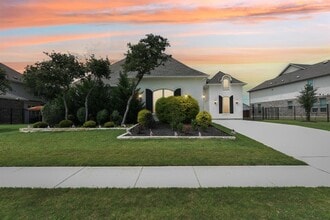 Building Photo - 1104 Scenic Oaks Dr