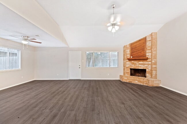 Building Photo - 2411 Cypressvine Dr
