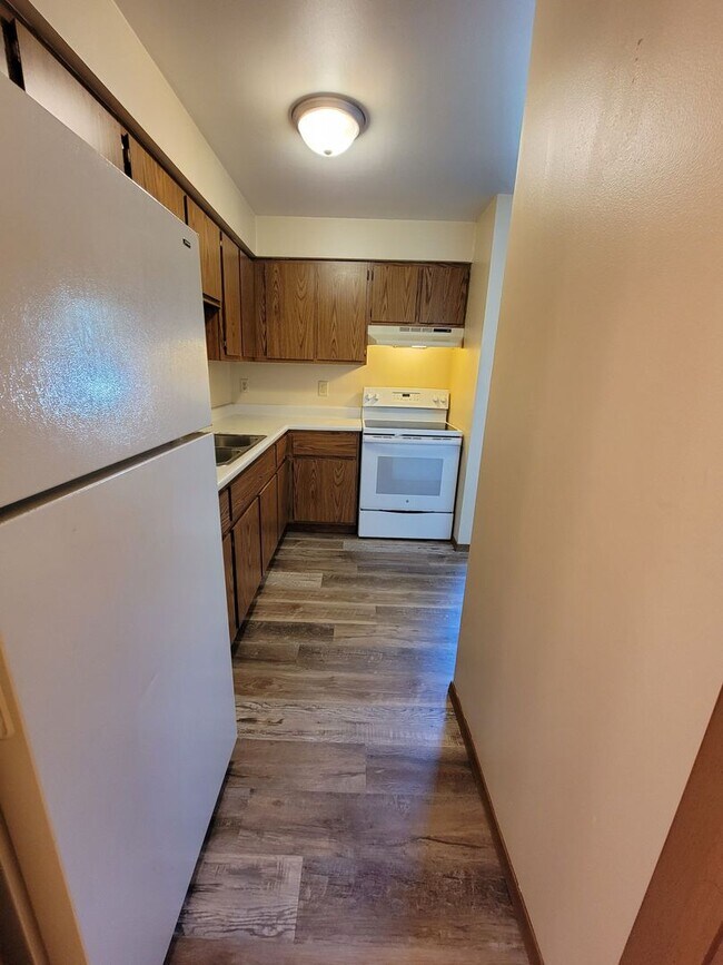Building Photo - 542 E Bronson Rd