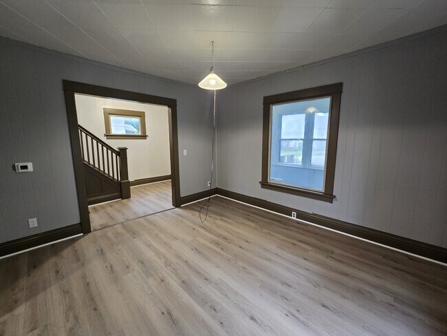 Building Photo - 419 Bratnober St