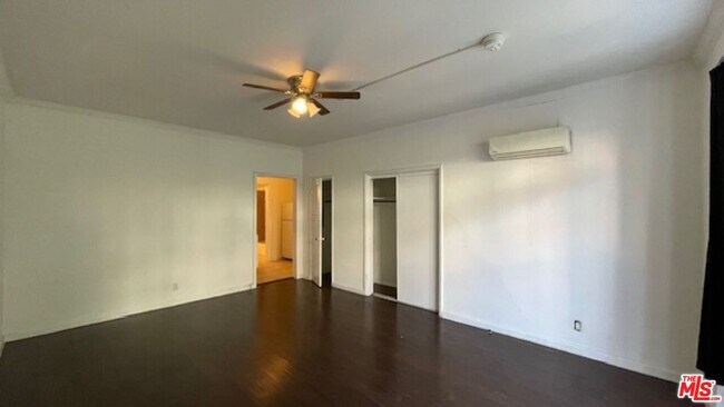 Building Photo - 933 S Hobart Blvd