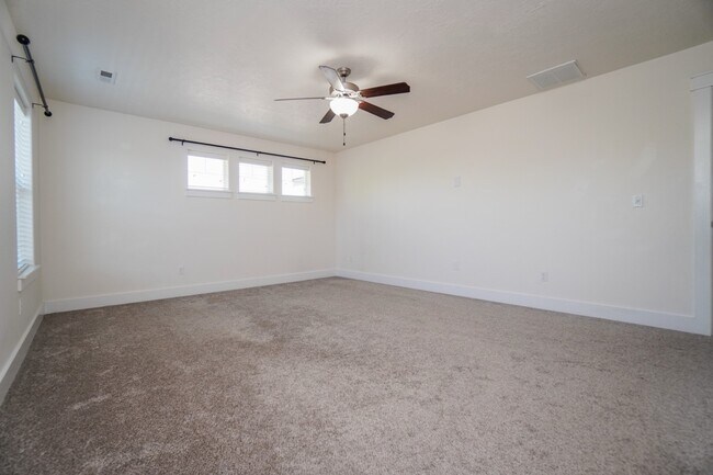 Building Photo - 1655 N Azurite Pl