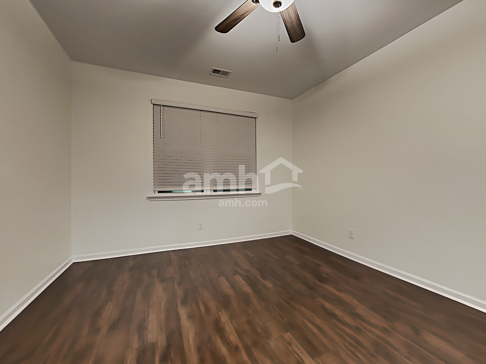 Building Photo - 275 Hogan Dr