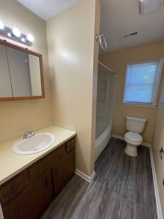 Building Photo - Come take a look at this gorgeous 2 Bedroo...