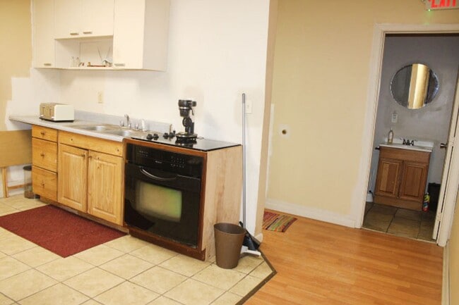Building Photo - Boarding House WEEKLY RENT