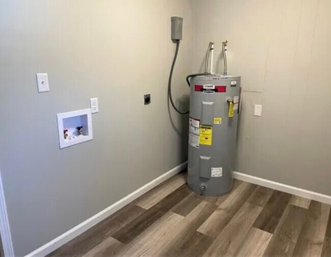 Laundry room - 630 Whittinghill Ave