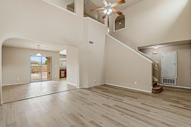 Building Photo - 2-story 3 bed 2.5 bath with loft home in Northeast El Paso