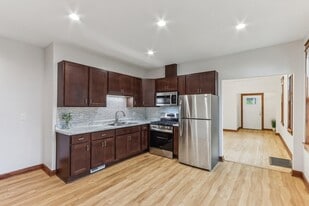 Building Photo - 351 E Deer Pl