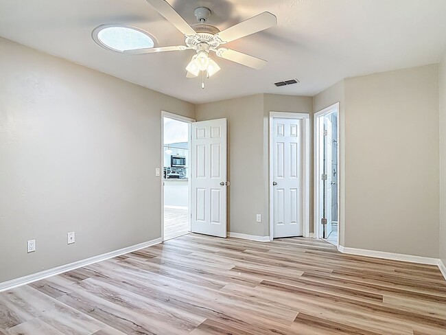 Building Photo - UPDATED 2 Bed, 2 Bath Home with Screened Lanai & Garage!