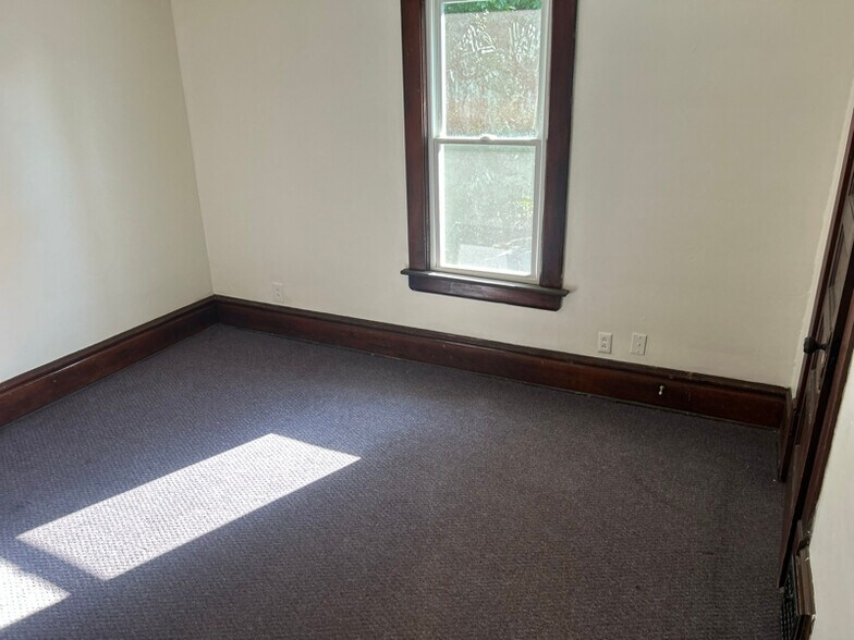 Building Photo - 485 Allyn St