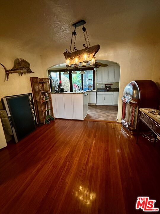 Building Photo - 1362 Masselin Ave