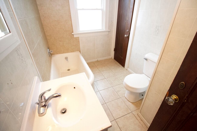 Building Photo - 2151 W Sylvania Ave