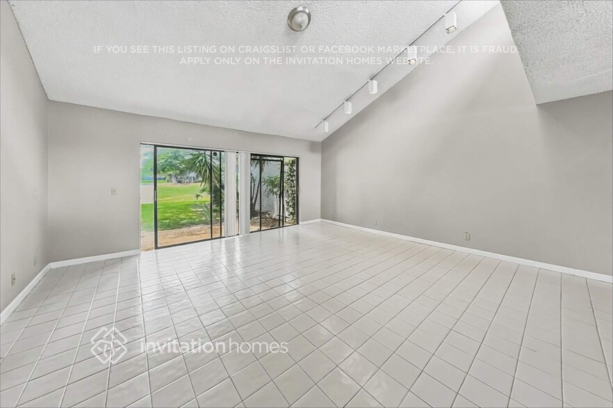 Building Photo - 381 Wildwood Ln E