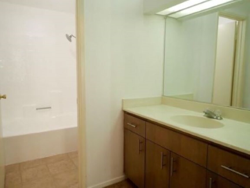 BATHROOM#1 - 4240 Lost Hills Rd