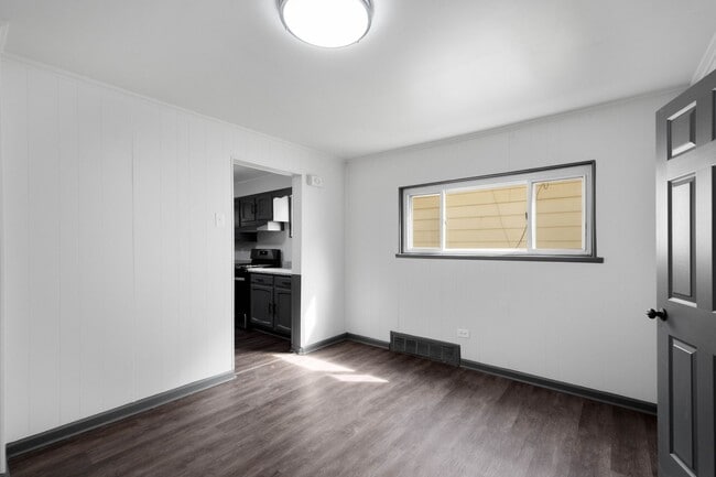 Building Photo - Stunning 3 bedroom home in McKees Rocks available May 1!