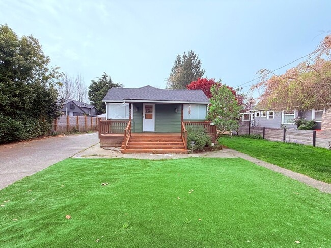 Building Photo - West Seattle Home
