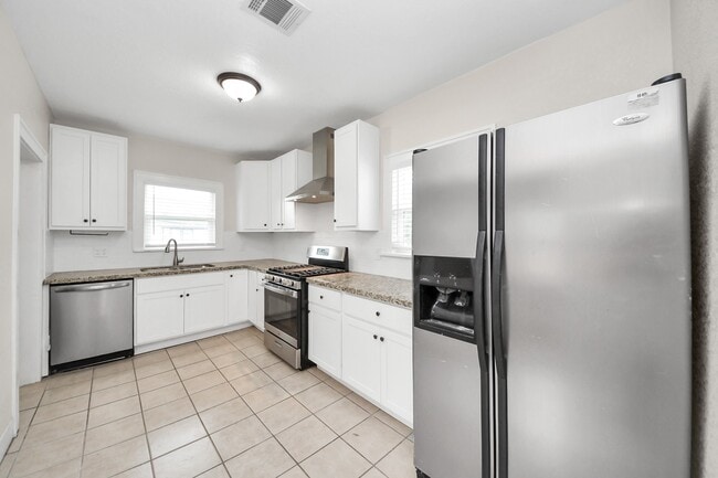 Building Photo - 2622 Rosedale St