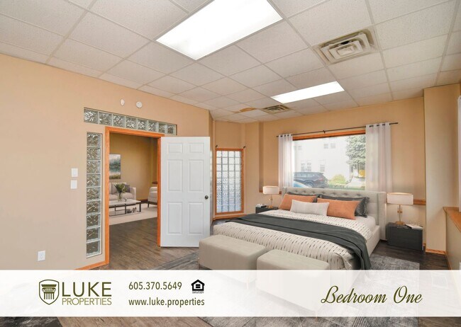 Building Photo - 332 N Blauvelt Ave