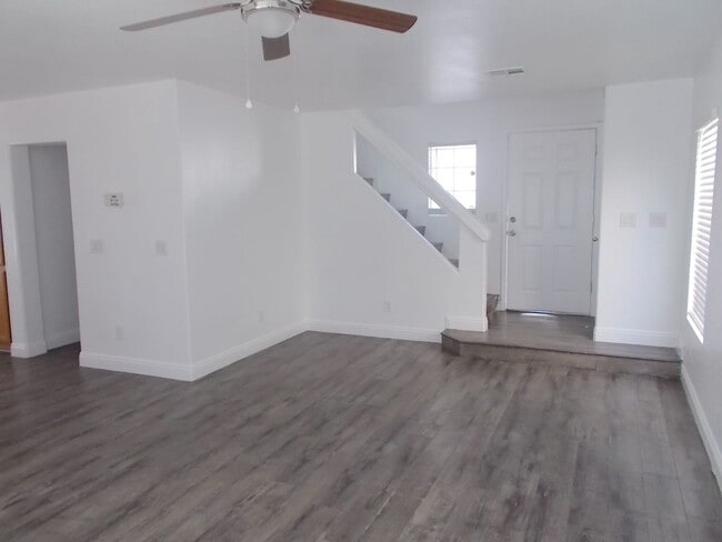 Building Photo - Spacious 4-Bedroom, 2.5-Bathroom Home – Fr...
