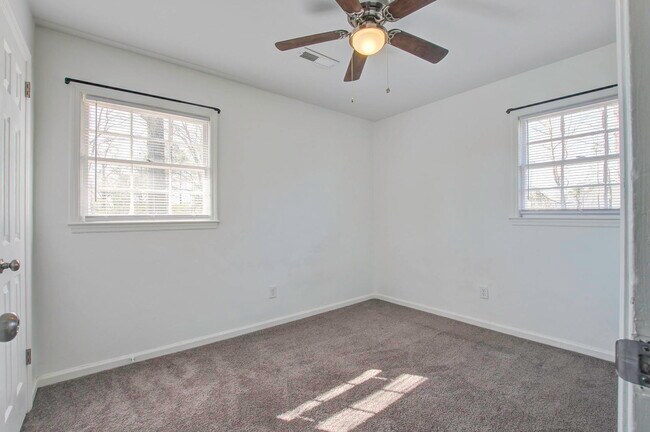 Building Photo - 605 Michigan Ct