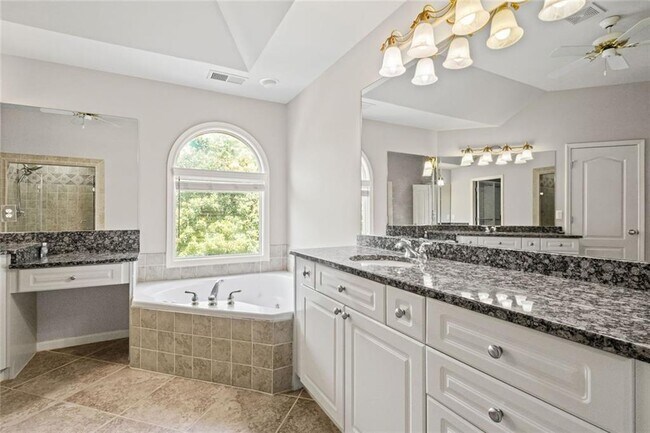 Building Photo - 12857 Waterside Dr