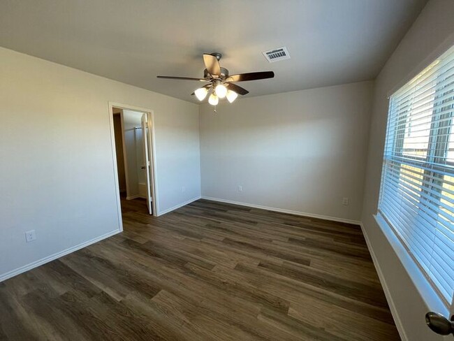 Building Photo - New Year's Promotion! Three Bedroom | Two ...