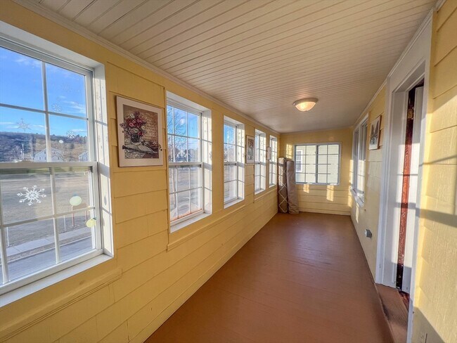 Building Photo - 267 Beech St