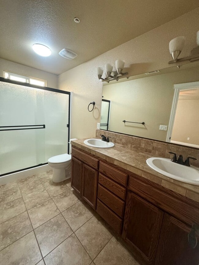 Building Photo - Beautiful Home in Windsor Estates