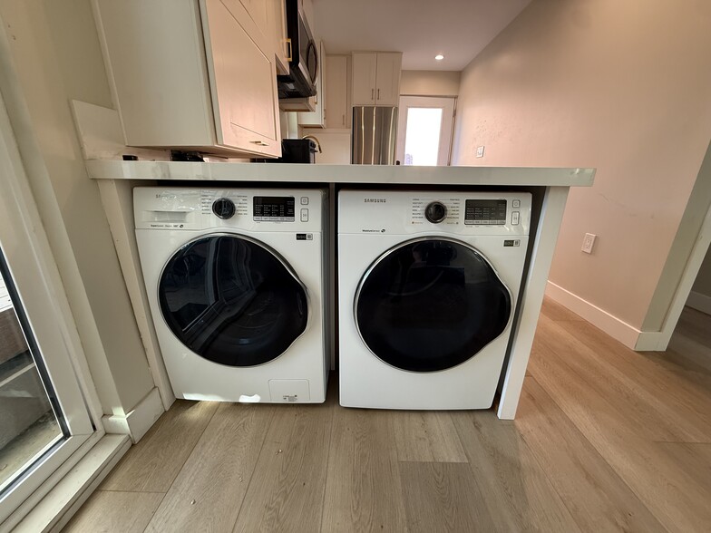 Building Photo - 8509 Croydon Ave