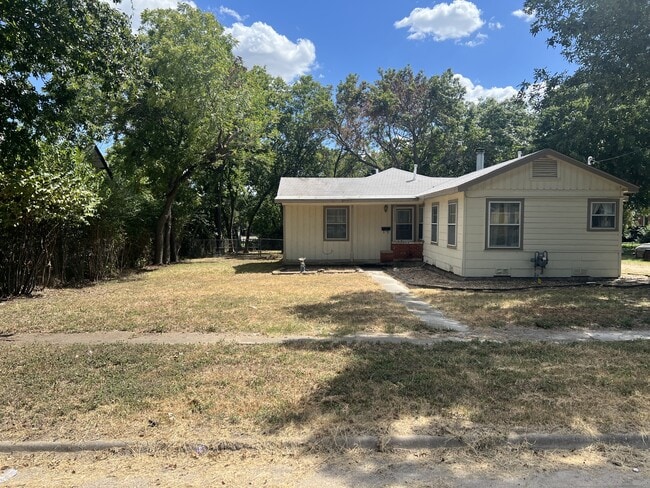 Primary Photo - 920 E Walnut St