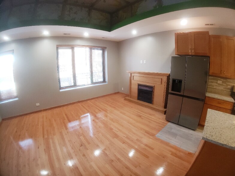 Building Photo - 3114 N Lincoln Ave