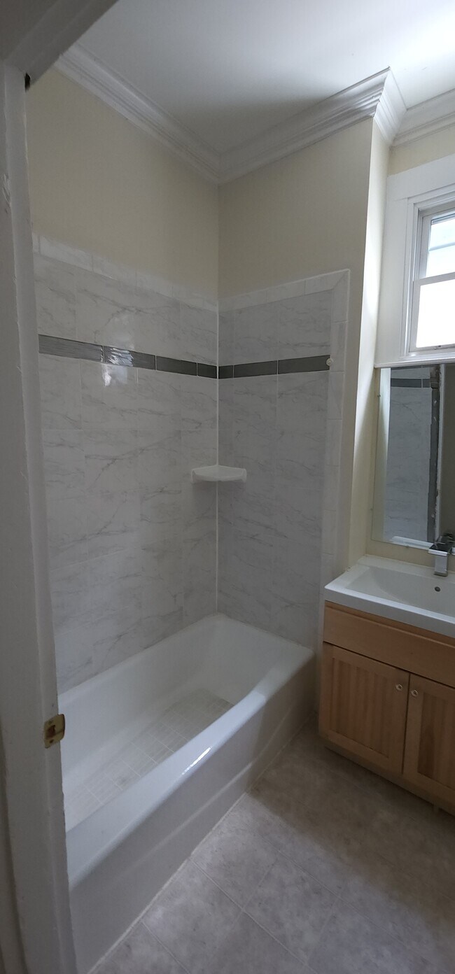 Building Photo - 446 Brightwood Ave